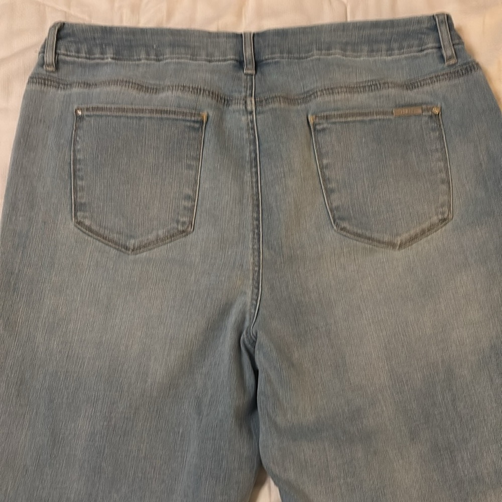 NWOT Chicos Jeans Size 12 R - Picture 7 of 8